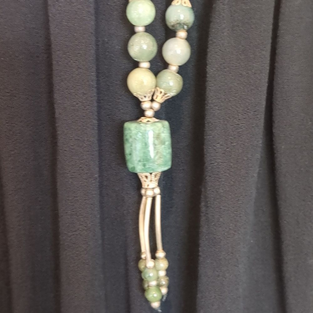 Vintage Chunky Jade Bead Necklace 17 inches long - Picture 7 of 10
